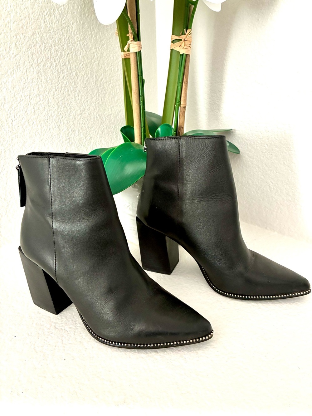 Preowned Steve Madden black leather boots size 7.5
